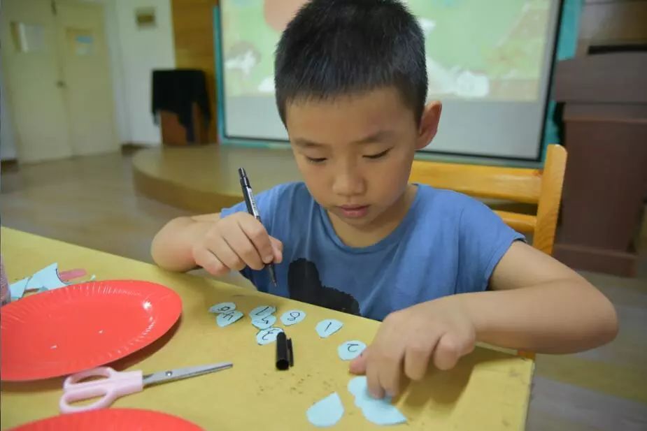 童眼看世界，巧手塑未來——我館成功舉辦“環(huán)保手工變廢為寶”科普知識(shí)活動(dòng)